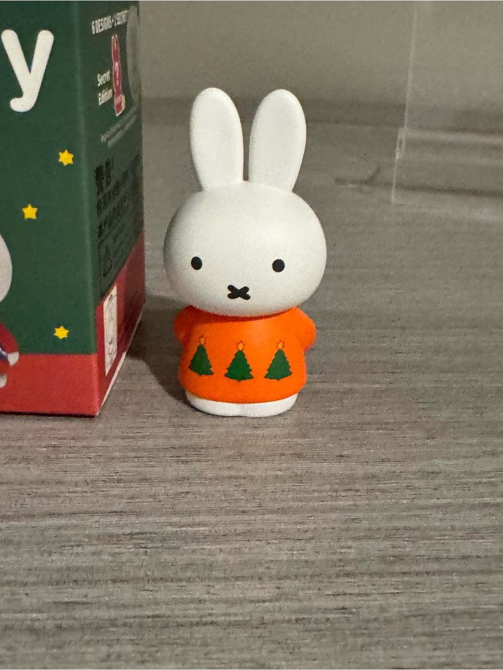 Miffy Winter Series Mini Figure - Orange - Picture 2 of 2